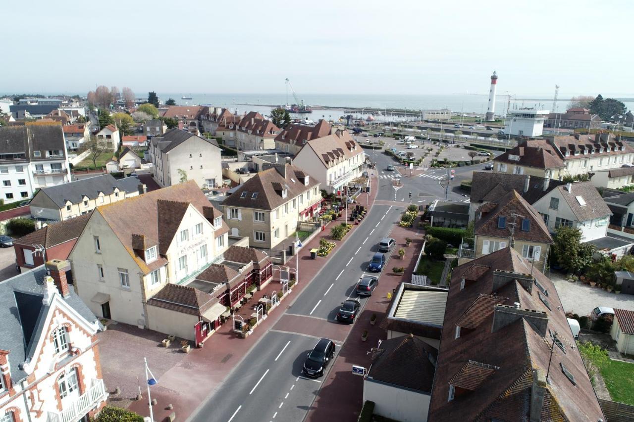 Hotel-Restaurant Le Normandie Luc-sur-Mer Zewnętrze zdjęcie