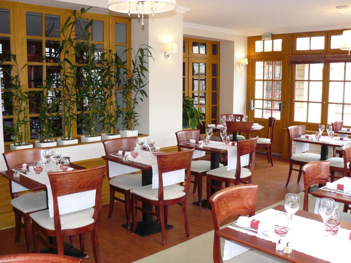 Hotel-Restaurant Le Normandie Luc-sur-Mer Zewnętrze zdjęcie